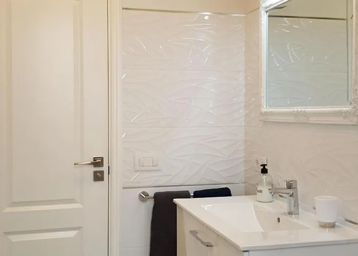 Mit Aussicht Auf Und Klippen By Interhome