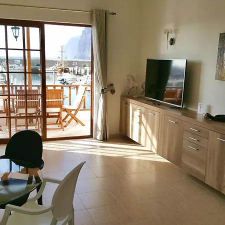 Mit Aussicht Auf Und Klippen By Interhome شقة